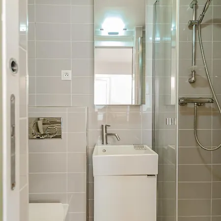 Parisian L Bellan Apartment *